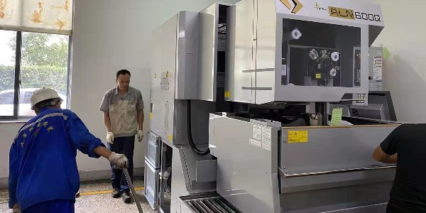 选择上海设备装卸厂家需要注意什么？