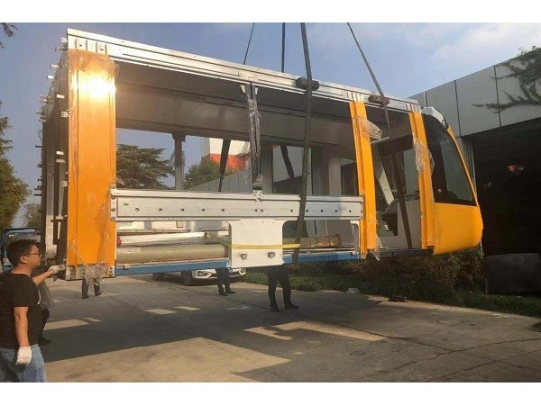 項目名稱：上海致壯船務(wù)工程有限公司軌電車頭搬運-屹星設(shè)備搬運